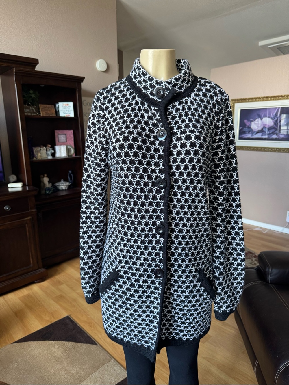 Carducci black & white button up long knit heavy cardigan w/pockets-size M